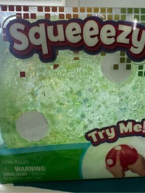 Squeeezy green dice squishy